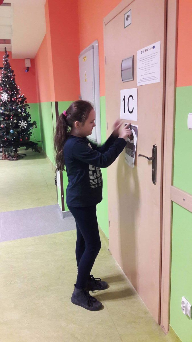 Radio4Rojava's tweet photo. Kids in Polish school join our action to support Yazidis form IDPs camp in Duhok #Yazidis #LetsGiveThemHope #SupportActionRojava #Radio4Rojava https://t.co/PNsqKTM7iP