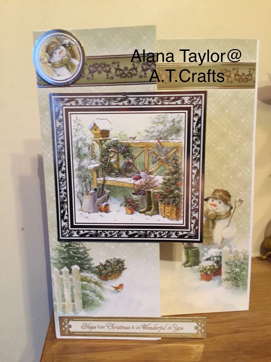 Here is a couple of Christmas cards I’ve made with the hunkydory Christmas set it got #hunkydory #ChristmasShopping