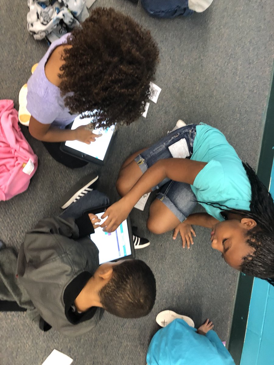 tgbeach's tweet photo. VPK and Headstart coding for the #HourofCode w/the help of 4th graders. #VCSKindnessInspires #IRESthebest #VCSHourofCode @CCrkvenac https://t.co/lvTRYz4O5l