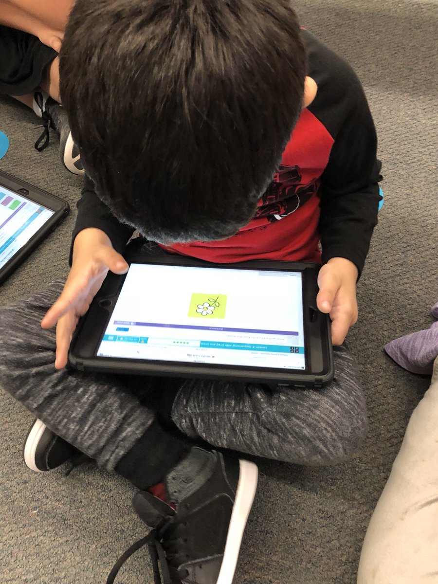 tgbeach's tweet photo. VPK and Headstart coding for the #HourofCode w/the help of 4th graders. #VCSKindnessInspires #IRESthebest #VCSHourofCode @CCrkvenac https://t.co/lvTRYz4O5l