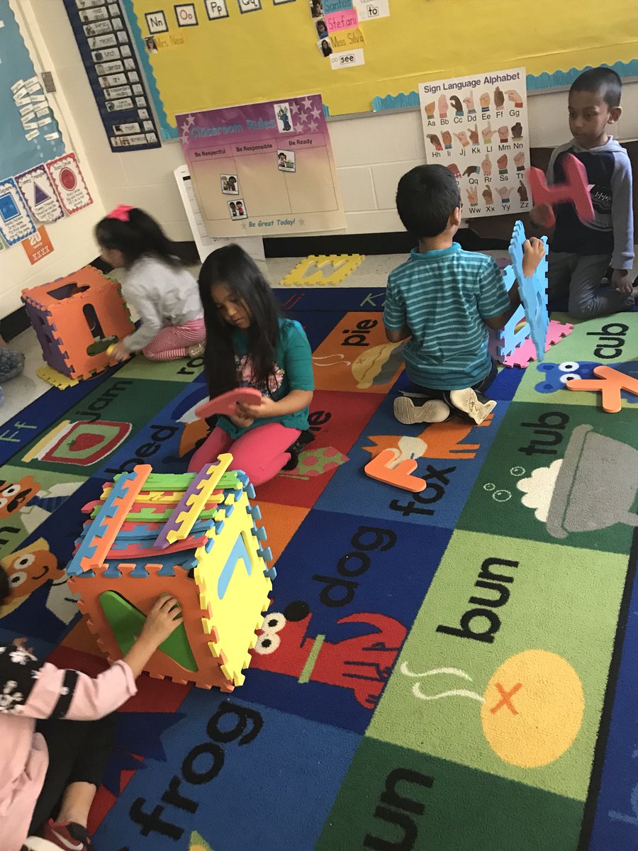 Miss_Silva123's tweet photo. We’re using teamwork to build a cave that will keep our bears safe though winter! https://t.co/wRXVQQlfL9
