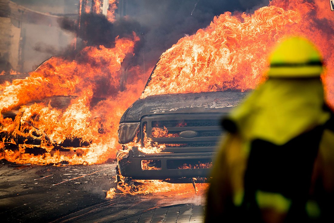 CNN's tweet photo. For four days, tens of thousands of Californians have been forced from their homes as wildfires continue to burn in the region 

Updates: https://t.co/rGdqqSBOOL

Photos: https://t.co/8Hi01cUn3N https://t.co/5a9Cm4pyax