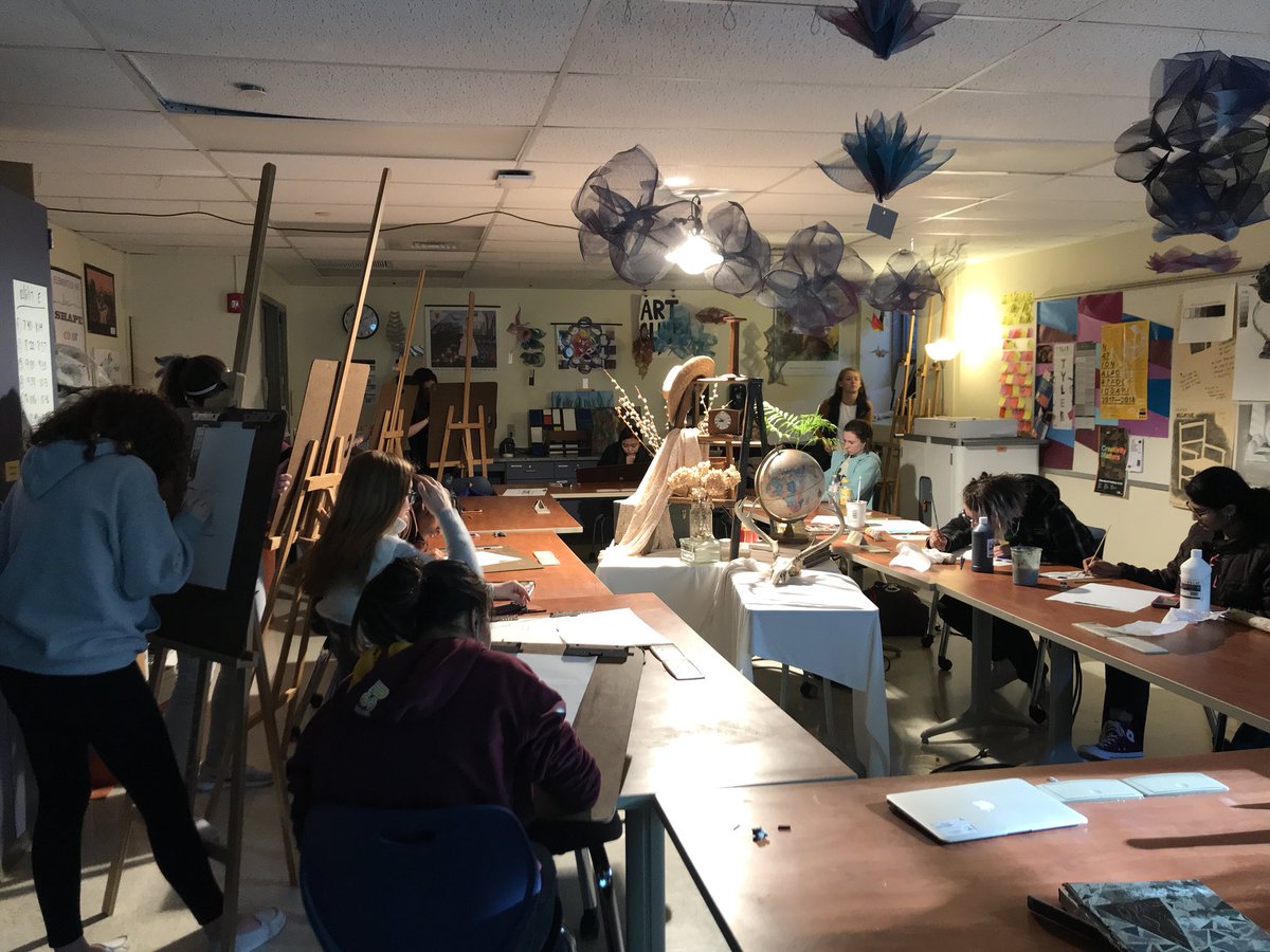RomanoSTEM's tweet image. Value studies in paint and charcoal. Art in the 21st Century. #DASDpride @DASD_STEM