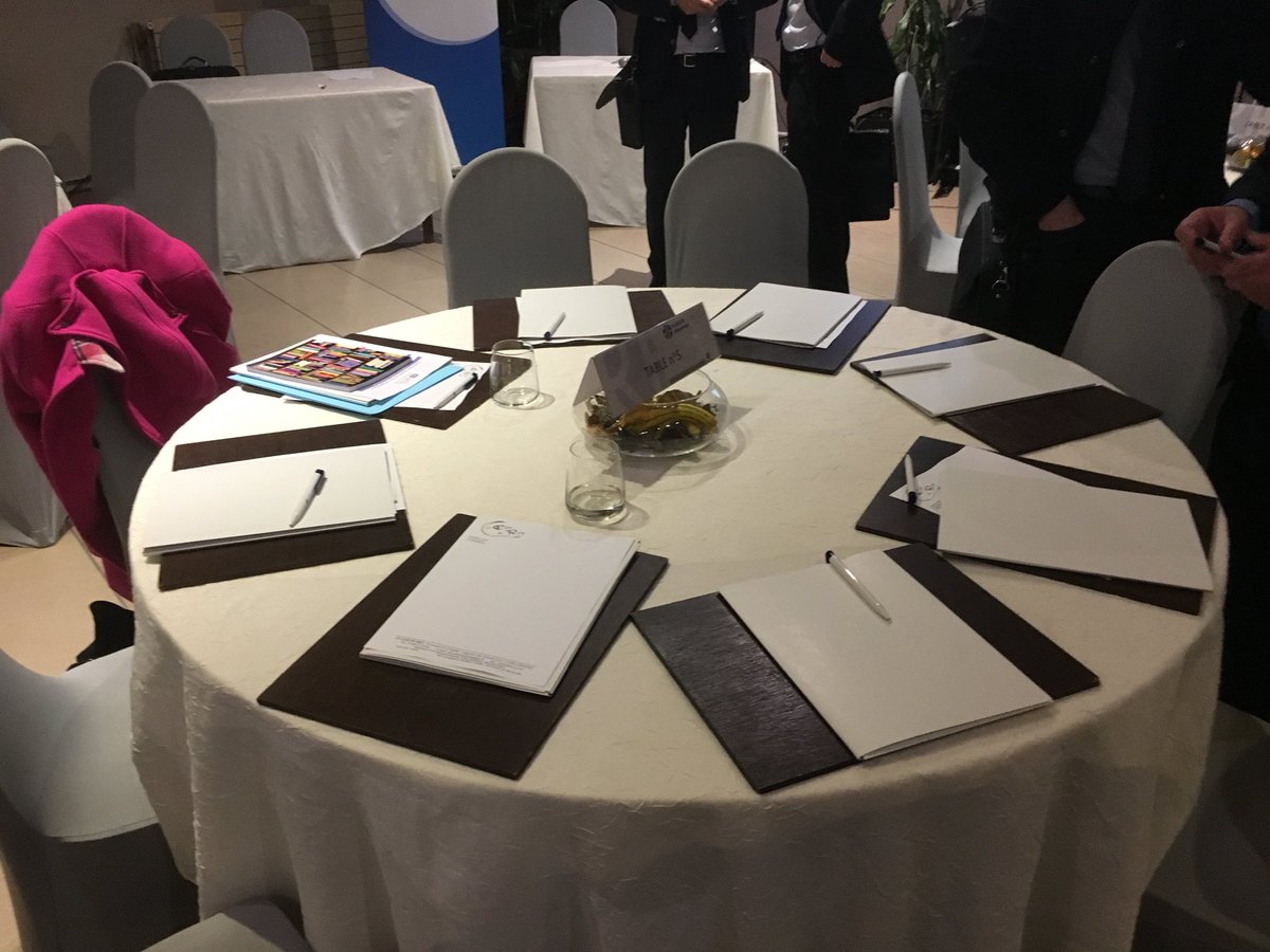 L’<a href="/andrh21/">andrh21</a> présente au Club #RH de @pole_emploi #BFC . Ce soir on parle #compétences.