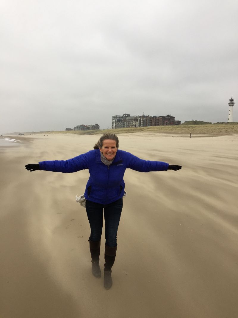 mrspoelstra's tweet photo. Uitwaaien en herinneringen ophalen met Cathalijne Elings in Zuidwester storm @EgmondaanZee #friendsfor40years! https://t.co/GaxlDAy0rB