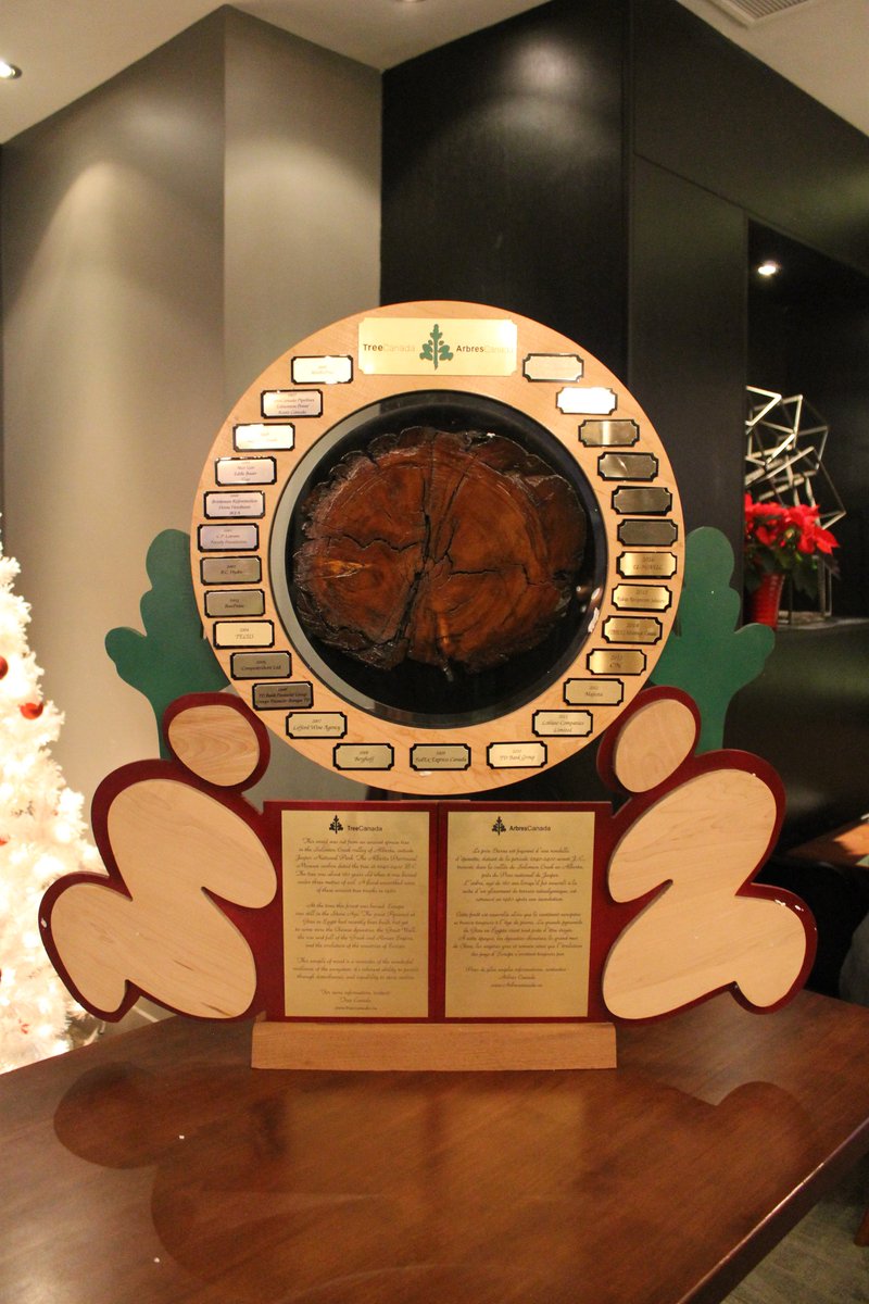 TreeCanada's tweet photo. The #winner of our #Eterne Award for 2016-17 is… @uhaul! 🏆🌳 #Congratulations from Tree Canada’s Board of Directors & staff! This award acknowledges superior #corporate #socialresponsibility & #environmental #stewardship through ongoing support of @TreeCanada & its programs. https://t.co/8mOOlNE0xt