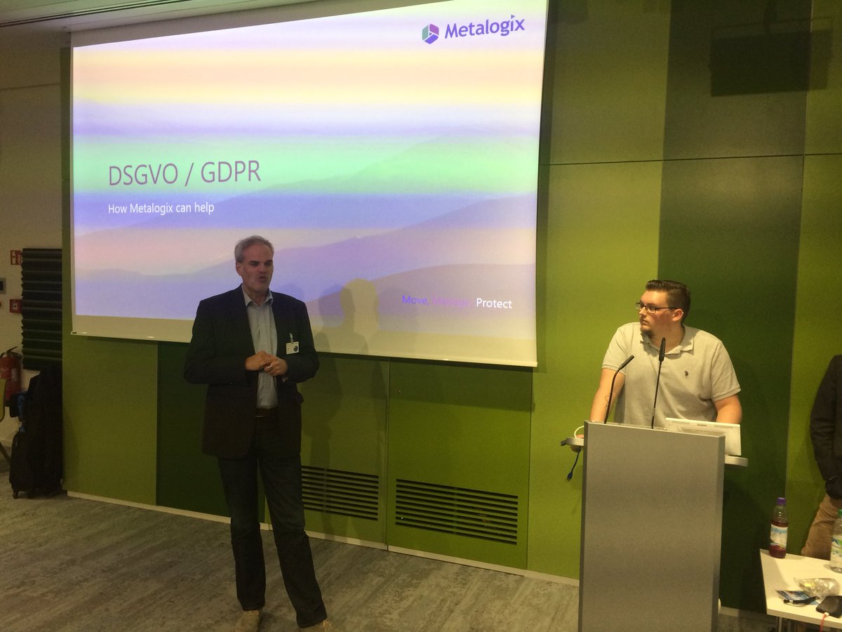 ThomasPoett's tweet photo. @ragnarh spricht #TrustInTech über #GDPR #GDPU https://t.co/KaXIA4OlVn