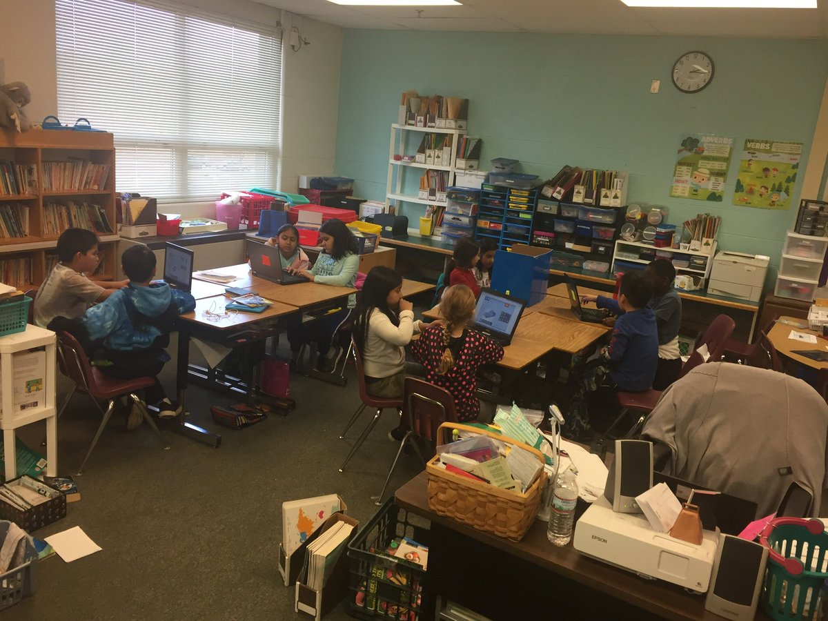 RebootLearning's tweet image. Grade 3 #HourOfCode. Mrs.Saunders @BullRunES class doing the coding challenge. 

#BRESinstructionaltech
