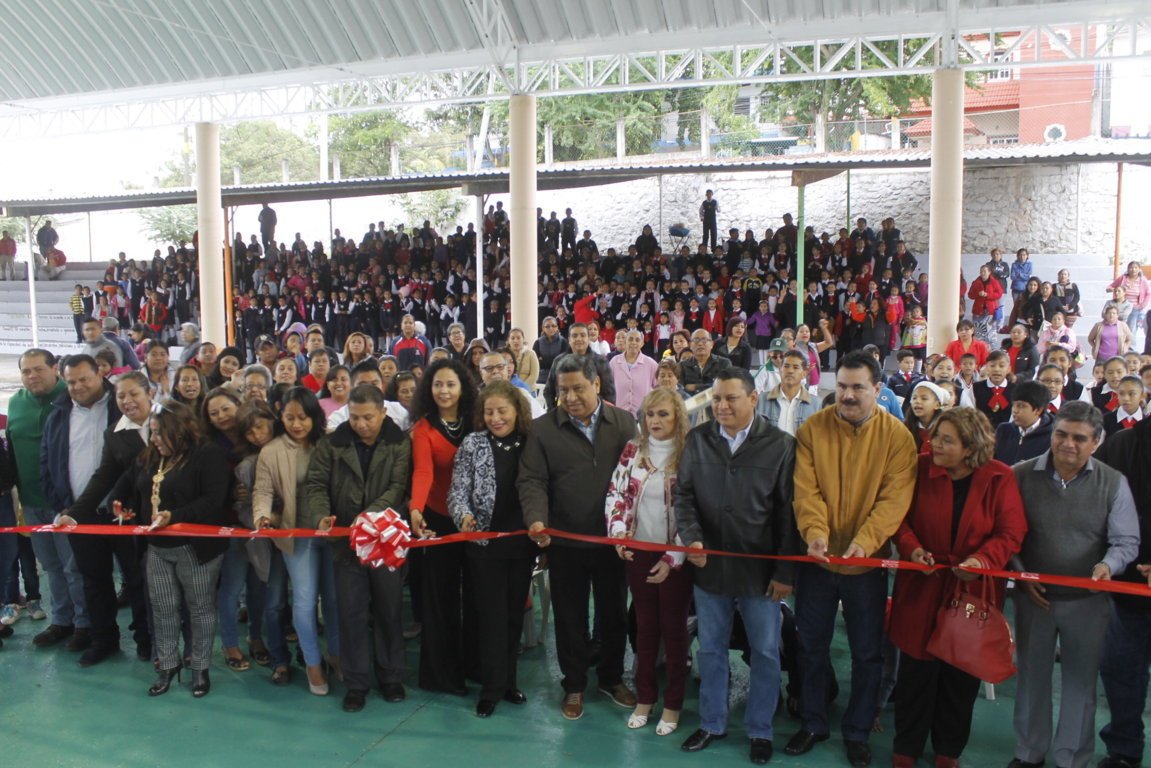 TodosSomosPR's tweet photo. El alcalde #SergioLorenzoQuirozCruz entregó un Domo en la escuela primaria Concepción Fuente e inauguró las rampas del  Puente peatonal sobre el bulevar Central Poniente https://t.co/DUhHSwqJ7D https://t.co/zXK7Cb7Aj4