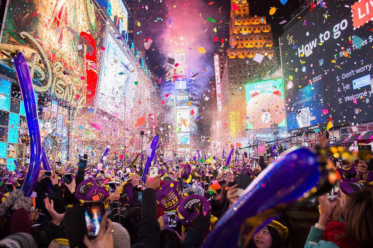 Sentirsi al centro del mondo nella notte più lunga, e l'itinerario lo disegnate voi. #NewYork è tra le nostre proposte top per trascorrere il #Capodanno goo.gl/KgUsxF
