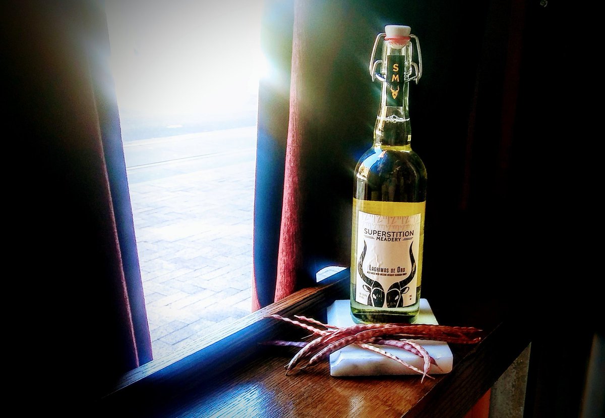 Now pouring: Superstition Meadery's Lagrimas de Oro, an off-dry mesquite honey mead. #stayclassic #drinklocal #mead #azwine