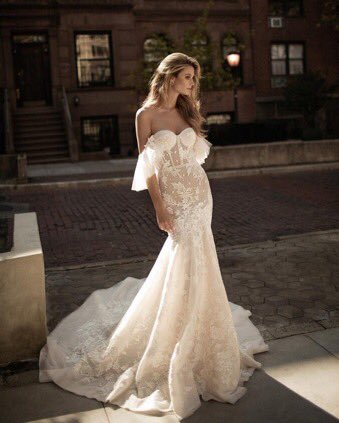 CuteWeddings's tweet photo. Heart shaped neck lines ❤️ https://t.co/Jdq8sQc8zh