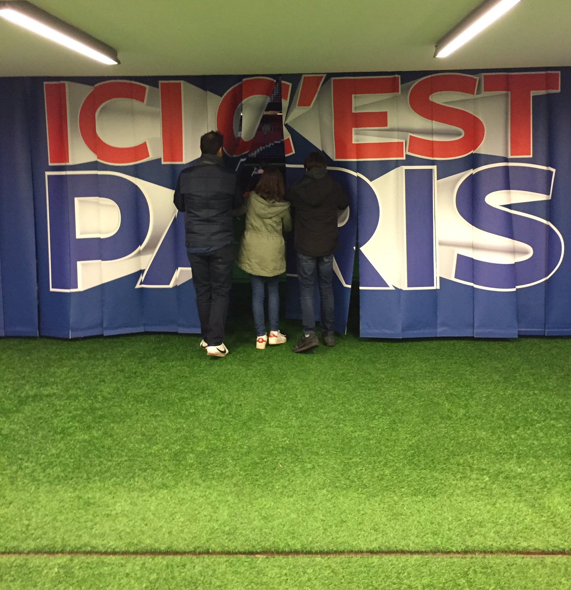Coupdouble's tweet photo. Inauguration de l'escape game au Parc des Princes 👌👍 Ouverture le 16 Décembre @insidescapegamepsg #escapgame #insideescapegame #insidegamepsg #psg #parcdesprinces https://t.co/wYY4pXz3kw