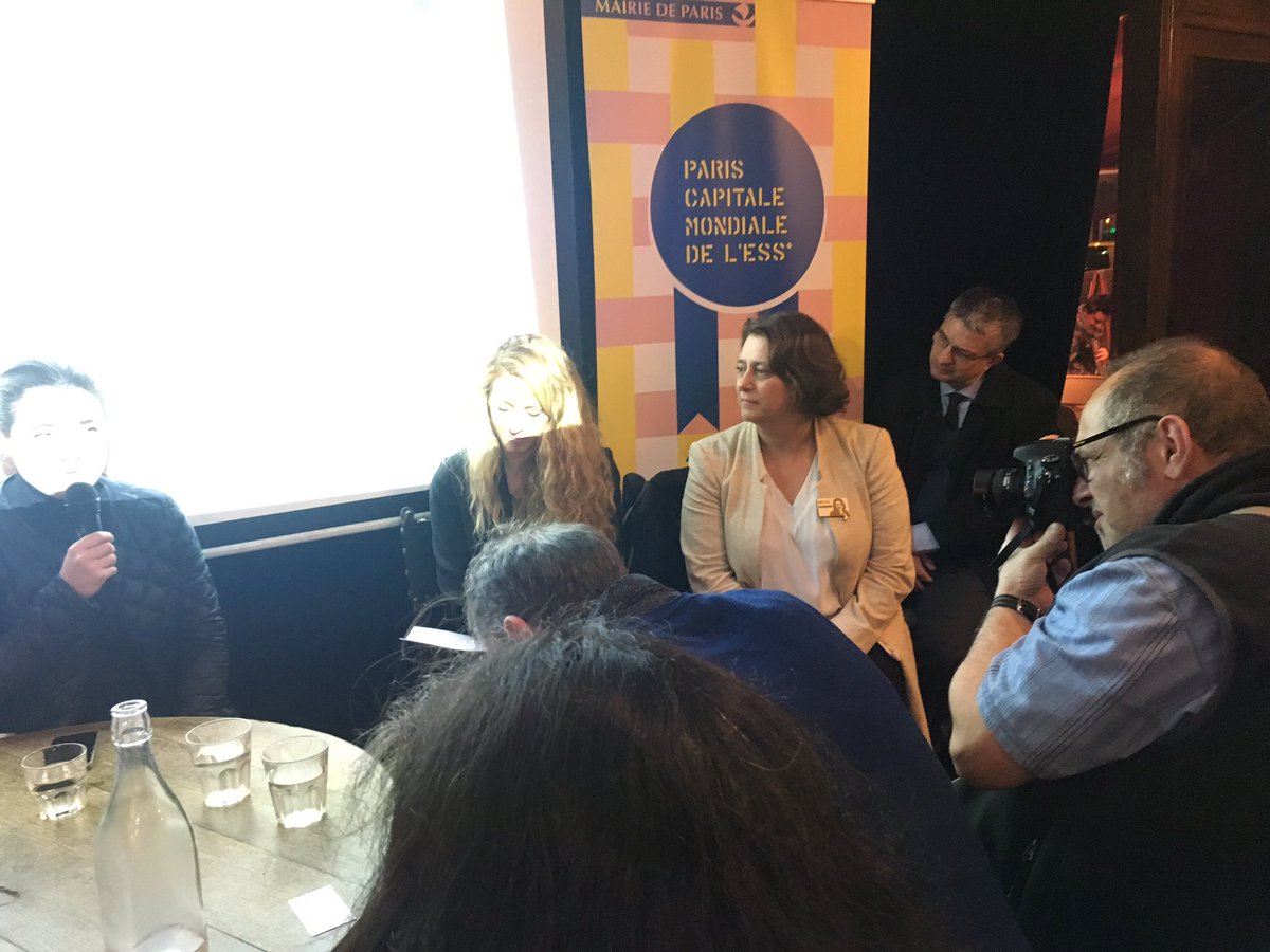 nadineherrati's tweet photo. @LesBeaux_Jours @JuBottriaux axer l'usage à l'utilisateur comme point commun et mise autour de la table des utilisateurs. Méthode mise au service des territoires pour citoyens #MoisEss2017 https://t.co/eYnU7CnCAe