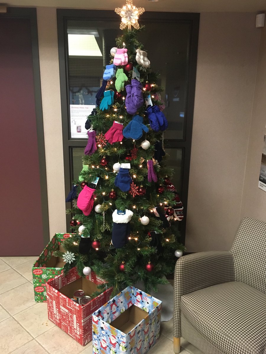 SarahDecker001's tweet photo. We love when clients participate in things like our mitten tree! One brought in 15 pairs yesterday! Thank you! #F55Kingston https://t.co/gvH9x09QNc