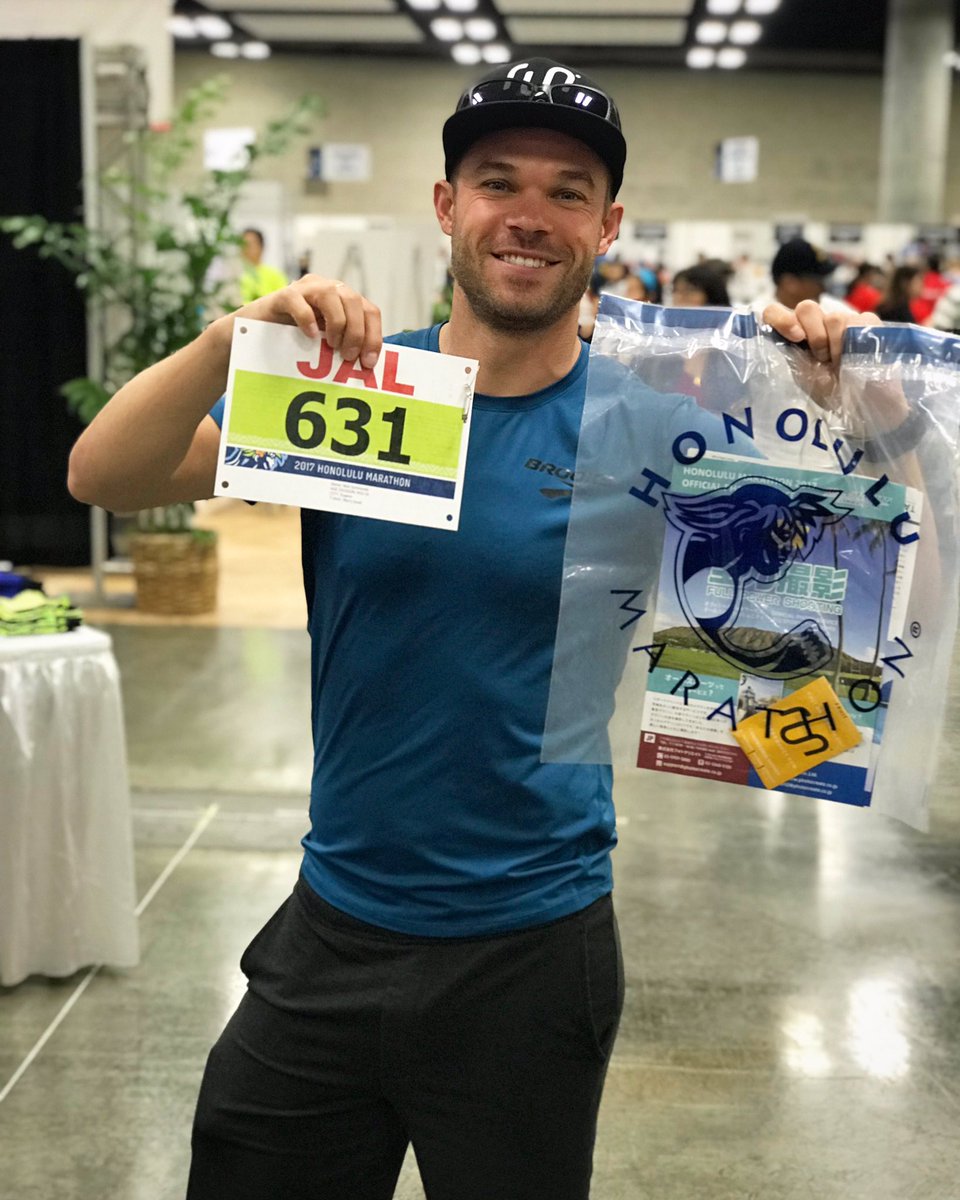 NickSymmonds's tweet photo. Went to get my race bib for the @HNLmarathon and they gave me some @RunGum back! Yes, every single participant at the 2017 Honolulu Marathon is getting free Run Gum. That's over 25,000 people fueling their runs this weekend!! #WhatDoYouRunOn #RunGum #RunAloha https://t.co/VZQI6VCPVw