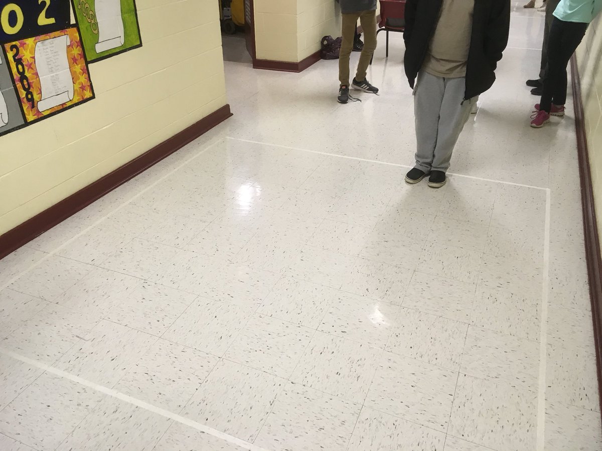 Monahan_NGRHS's tweet photo. #physicalcoding #HourOfCode2017 @ssrsbbjshs @SSRSB_InsCoach https://t.co/b3i8uafJR8