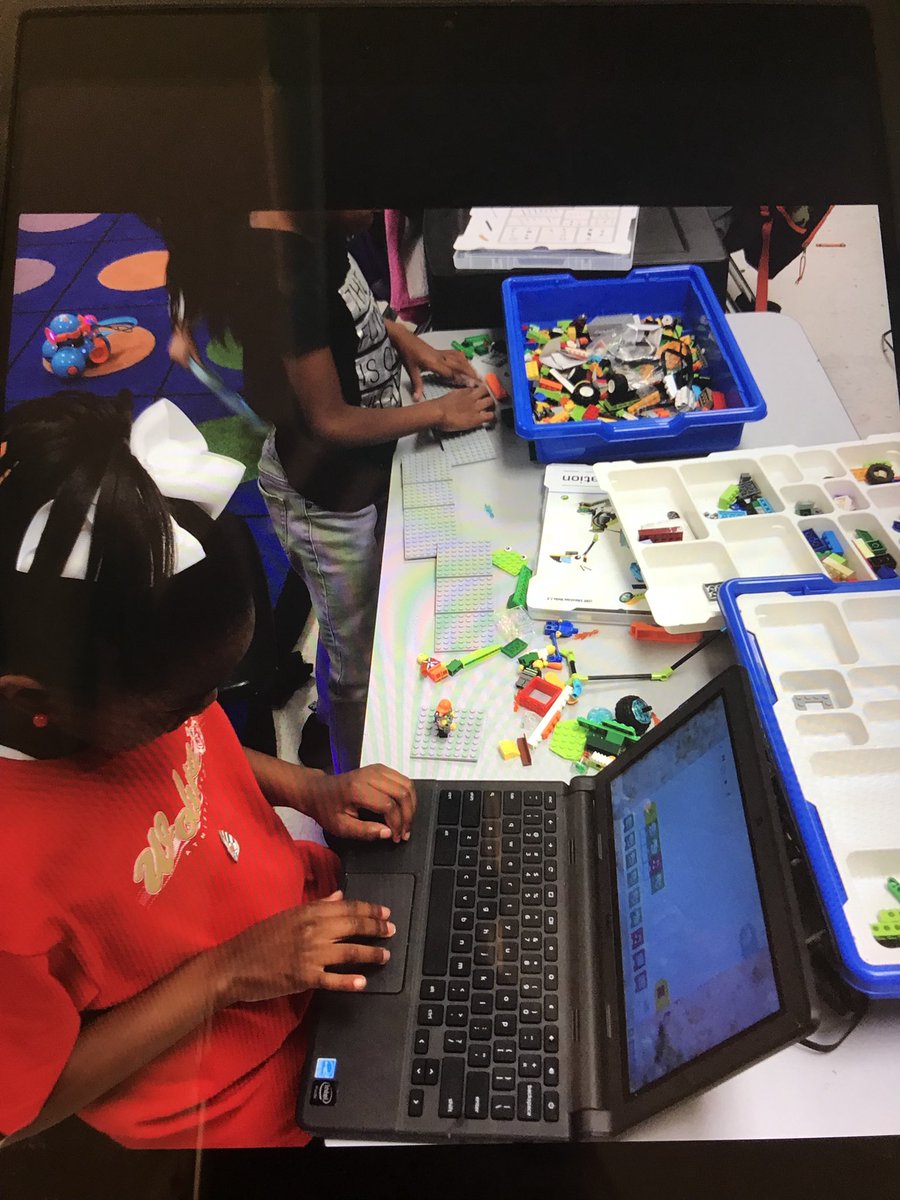 greenway_ashley's tweet image. @ElmStreetElem @RCSWolvesPLN #RCSHourOfCode #TeachRCS #HourOfCode @GirlsWhoCode #firstgrade