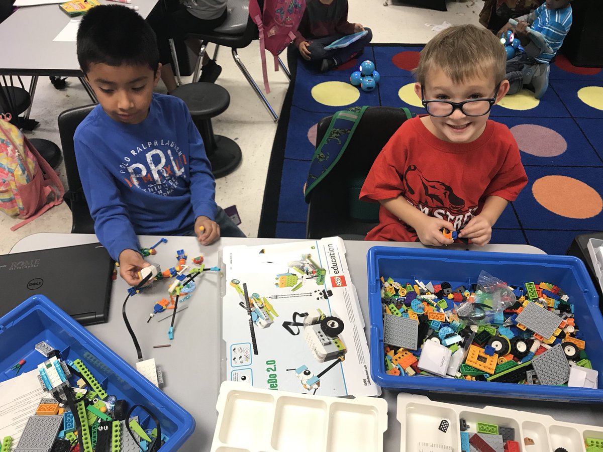 greenway_ashley's tweet image. My first grade computer scientists! @ElmStreetElem @RCSWolvesPLN #RCSHourOfCode #TeachRCS #HourOfCode2017