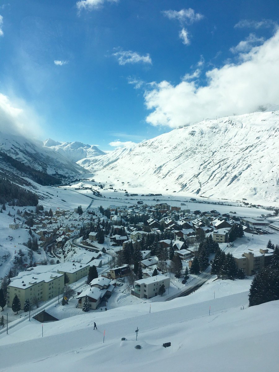 anna_ytchui's tweet photo. Counting down to Christmas 💙 #switzerland #ChristmasCountdown2017 #winter #tistheseason https://t.co/4Y2brVJe67