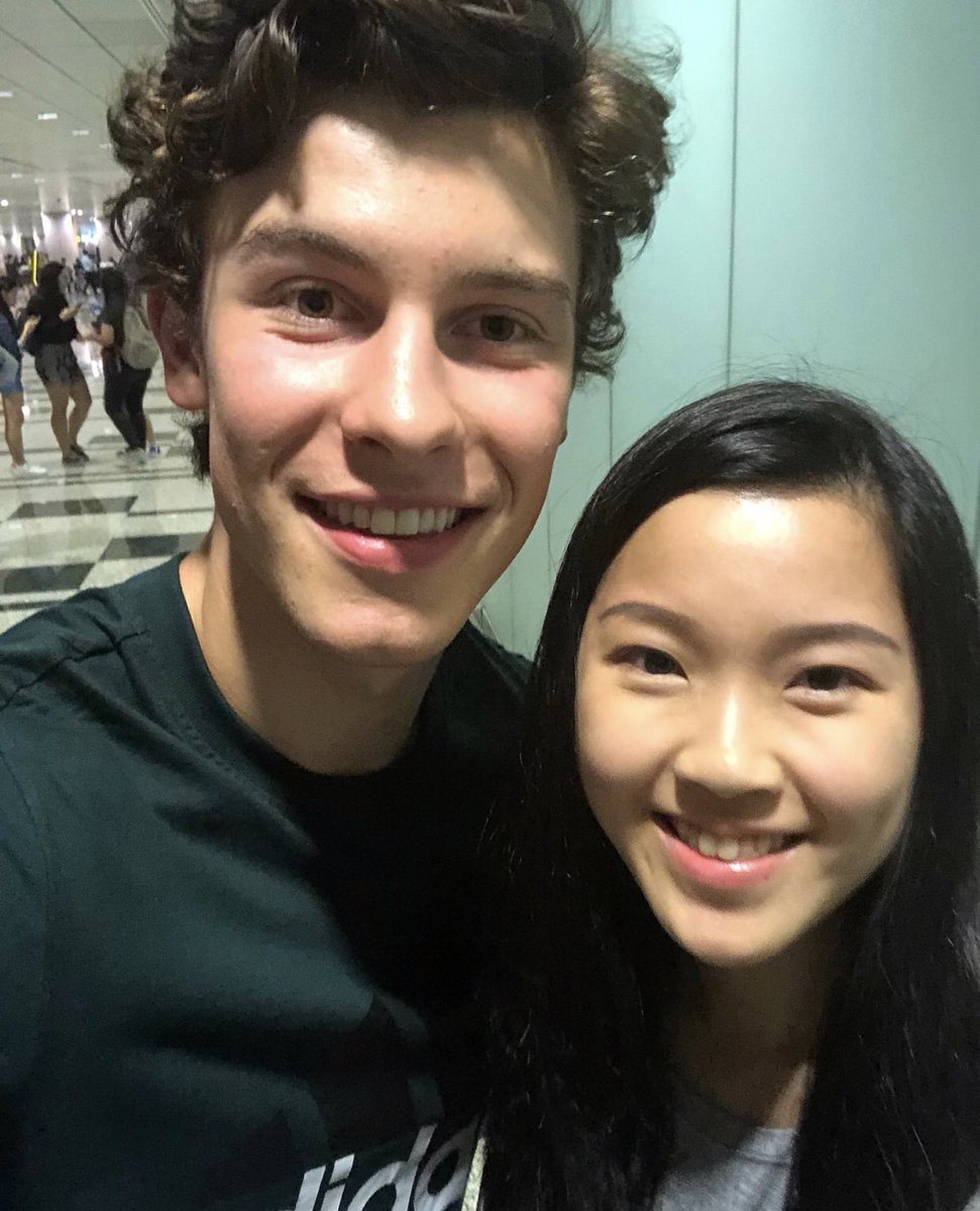 Shawn Mendes Updates On Twitter Shawn With Fans At The Airport In Singapore 12 07 Shawn Mendes Updates On Twitter Shawn With Fans At The Airport In Singapore 12 07