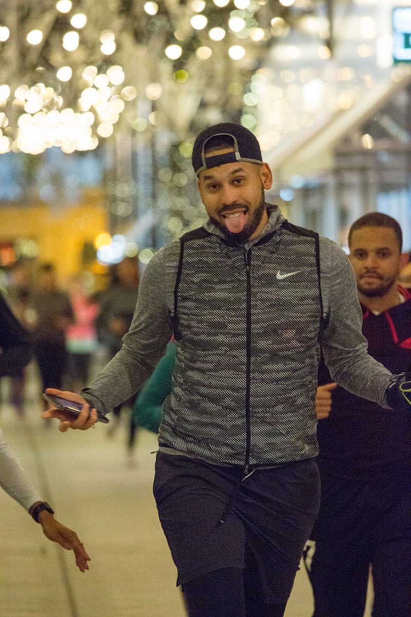 PRR_DC's tweet photo. A lot of smiles 😁 during the 12.4 HIIT & RUN session with The DC Run Crew and ShedFat. #AreYouCrewReady #WeAreCrewReady #HIIT #RUN #RunDC #PRinDC https://t.co/pPhNG2vJtV