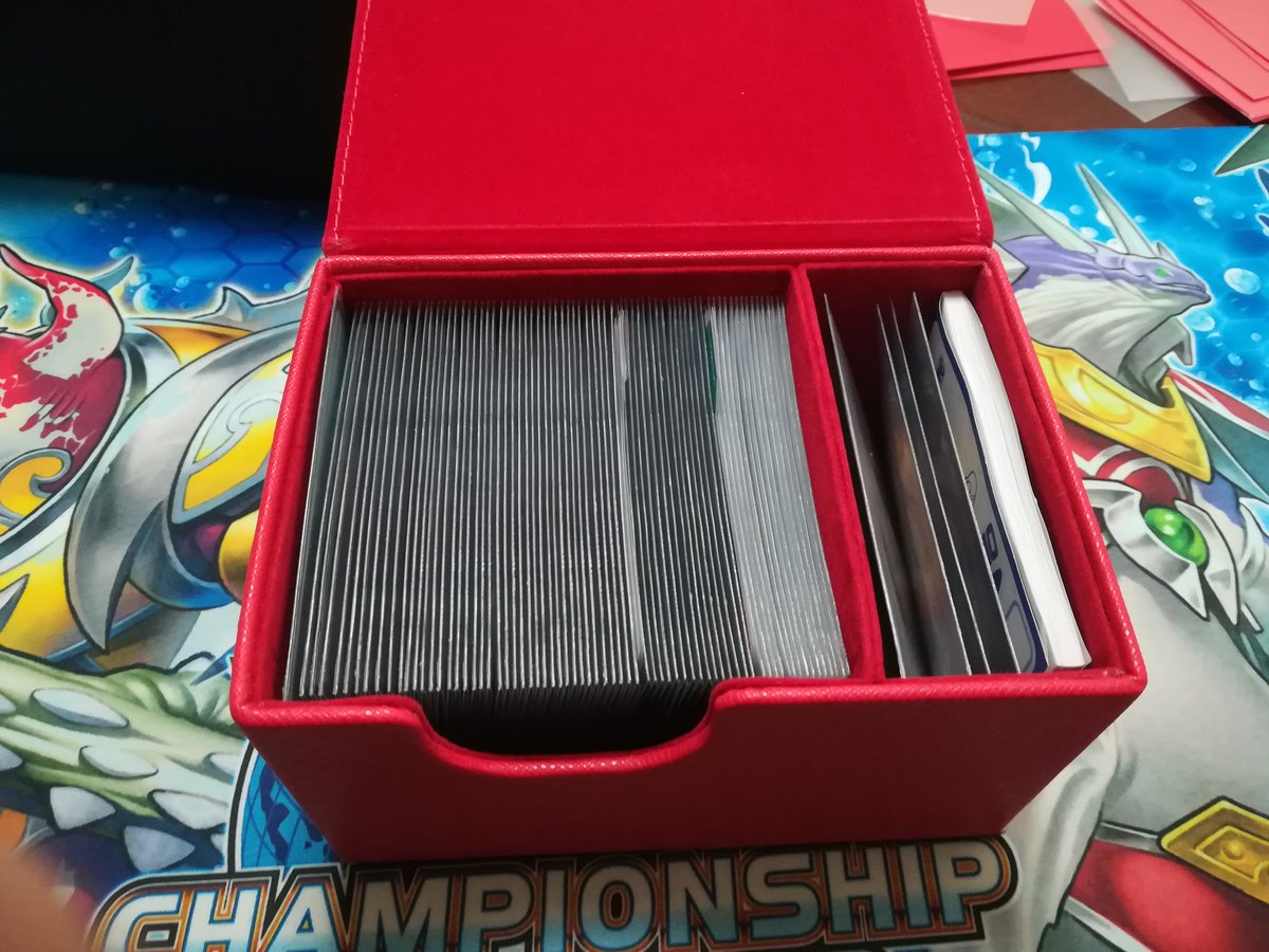 わせい丸 最近買ったお気に入りのデッキケース 二重スリーブでエクストラ メインサイドがぴったり入る大きさ ちなみに値段は00円です 遊戯王やってる人の9割はこんなデッキケース買わないだろうなあ