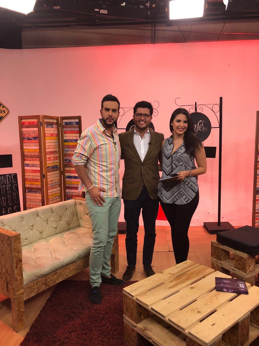TippyteaBlends's tweet photo. ¡Felicitaciones @AmelinaEspinosa y @michelkammoun por su excelente programa y gracias por recibirnos hoy y dejarnos compartir esta inolvidable experiencia! #Ginebra2017 #Tippytea😊 @EcuadorTV https://t.co/60no5uU1kB