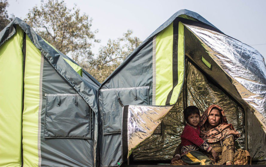inhabitat's tweet image. Reversible weatherHYDE tent saves lives in extreme weather

bit.ly/2BJurlm

@WthrHYDE_Campgn #humanitariandesign @lacygcooke