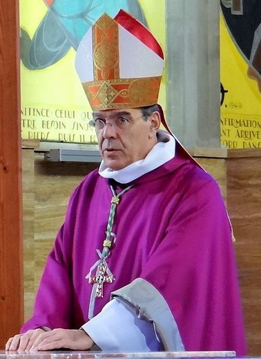 Blasphemons's tweet photo. L'#archevêque de Paris nouveau est arrivé! Anti #PMA, #GPA, #euthanasie... #MichelAupetit, interrogé sur le #mariage pour tous, répondait: "Pourquoi pas la polygamie, l’inceste, l’adoption d’un enfant par un frère et une sœur?" Digne successeur de l'#homophobe André Vingt-Trois! https://t.co/niwcJASQ7M