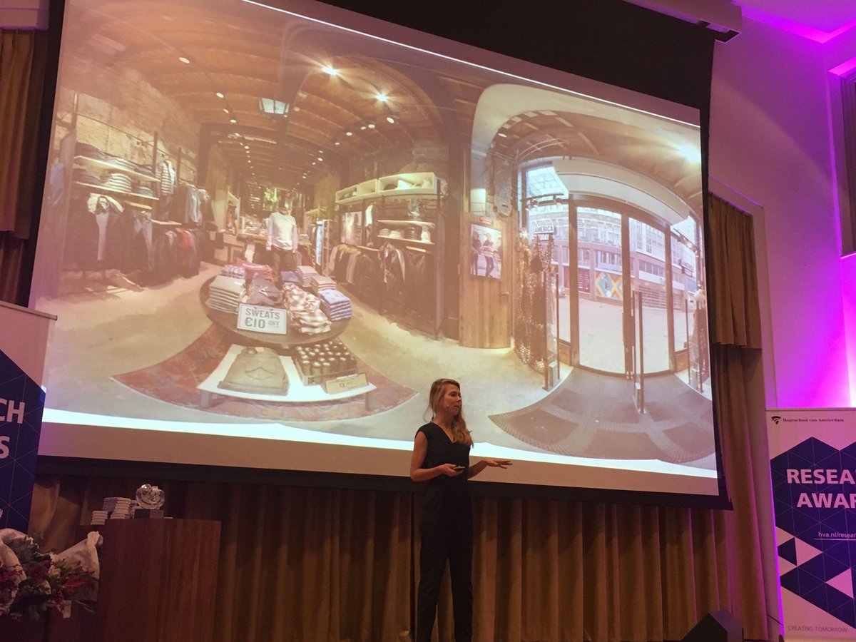 Laatste onderzoek #HvAra2017: Anne Moes vertelt over leegstand en opkomst Nutella-shops nu klanten steeds minder in fysieke winkels kopen. Moes onderzocht of virtual reality #retailers hierbij kan helpen. Bezoek- en koopintentie stegen