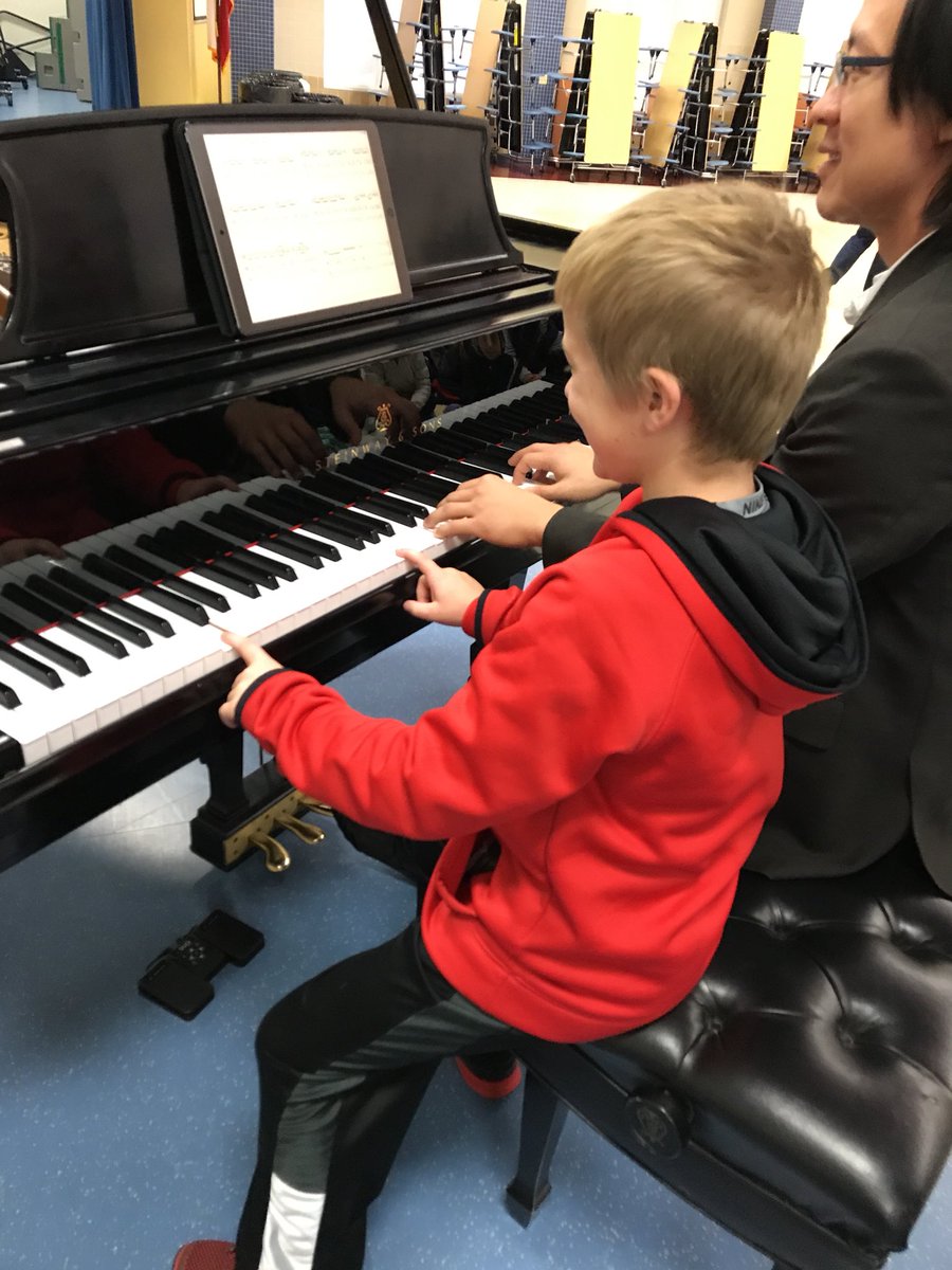 LyndaHamby's tweet photo. Student playing piano with Cliburn pianist at AV Cato.  #AVCato @charlierodJr @CastleberryFA https://t.co/HSSJBqI2ni