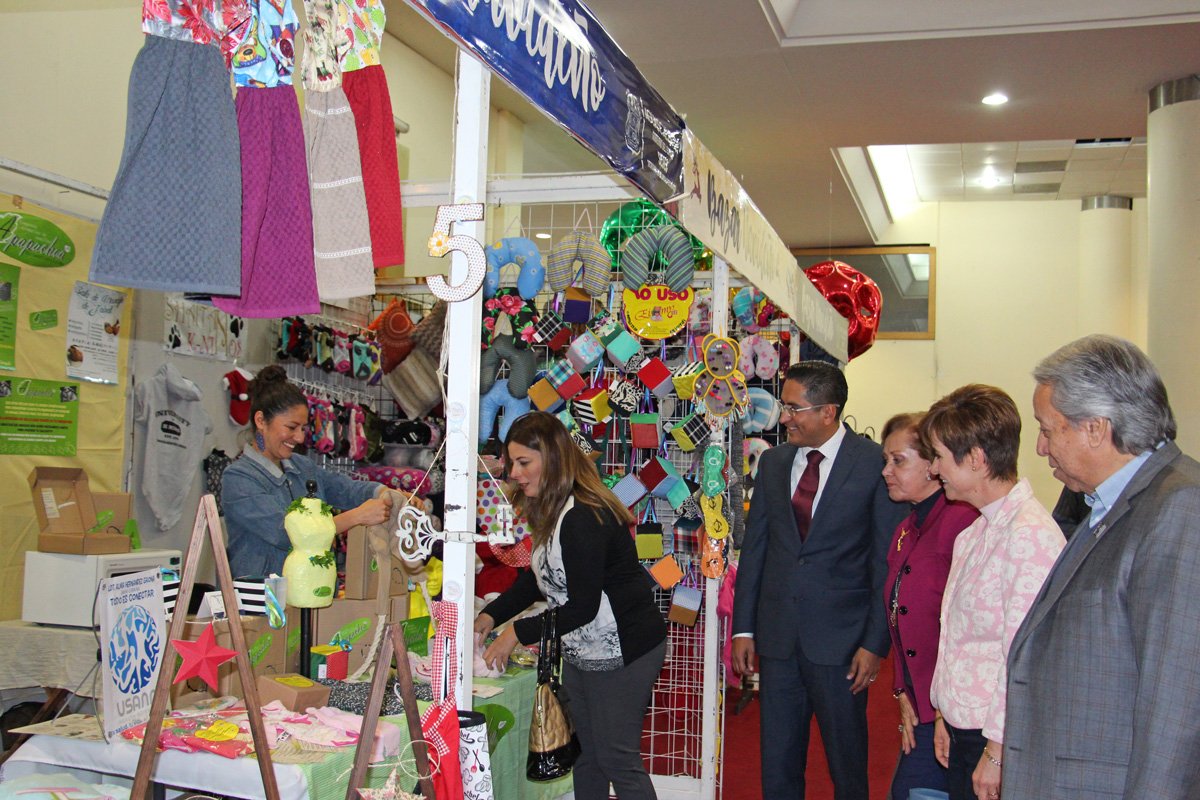 albertoaldapeb's tweet photo. ¡Último día del Bazar Navideño! Te esperamos a partir de las 11 horas y hasta las 8 de la noche, encuentra el regalo perfecto y apoya a los artesanos y productores locales.
Salón San Marcos del Casino de la Feria #Aguascalientes #ContigoAl100 https://t.co/B9o4Wv0fRi