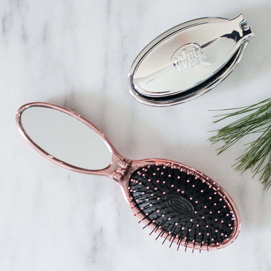 TheWetBrush's tweet photo. The perfect stocking stuffer for anyone on your list. #PopAndGo #WetBrush #StockingStuffer https://t.co/BKy9i24LlZ