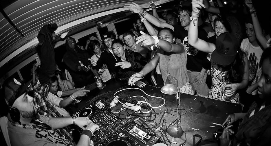 FLEXFMUK's tweet photo. Countdown:3 days Left Until #FLEXATHON - @KaizenKarnak Podcast On Flex FM Earlier In 2017 With A Strong Selection Of Modern Premiere League UK Bass Music #FLEXFMUK #FLEX26 #RadioInNeed #Pledge #Donations #TheReturnIsNear #ChangeIsComing #Bass https://t.co/FqnHElA4Me https://t.co/KrJF6Ck2xk