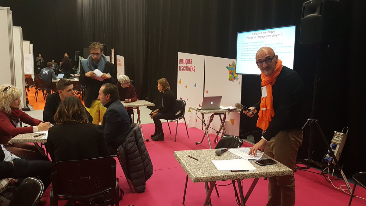 ODSForum's tweet photo. Notre super MC @ChristopheSUCH aux commandes de cet atelier encore riche d'échanges et de propositions ! #DSFcitoyen #FDI2017 https://t.co/iXeRETm3NH