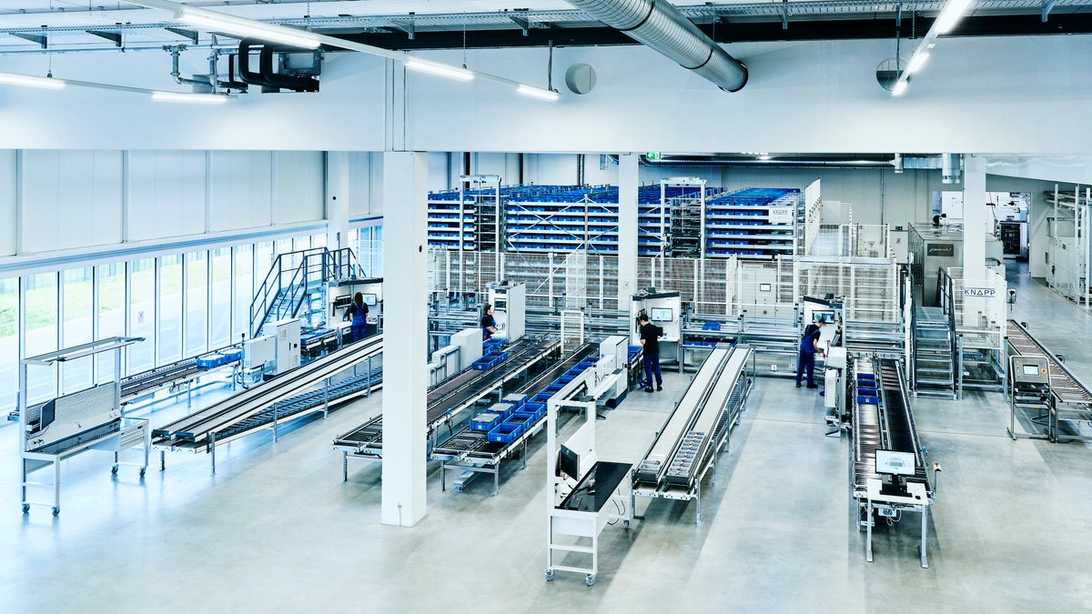 For Pankl High Performance Systems, KNAPP has developed customized assembly work stations and implemented a zero defect automation solution. youtube.com/watch?v=TfvYvs… #pankl #zerodefect #industrysolutions