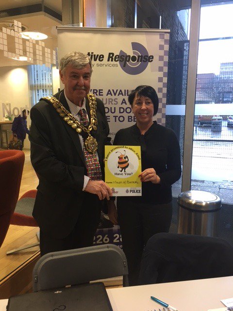 Active_Response's tweet photo. @Mayor_Barnsley @BarnsleyFC @buzzbeeyks. Barnsley Mayor signs The Pledge to Bee_Kind @syptweet. You can download the Pledge at https://t.co/F9v4QQukRO β¦ would love to see your pics! #hatehurtssy #Bee_Kind #Bee_Safe #barnsleyisbrill https://t.co/3tXdNOawdD