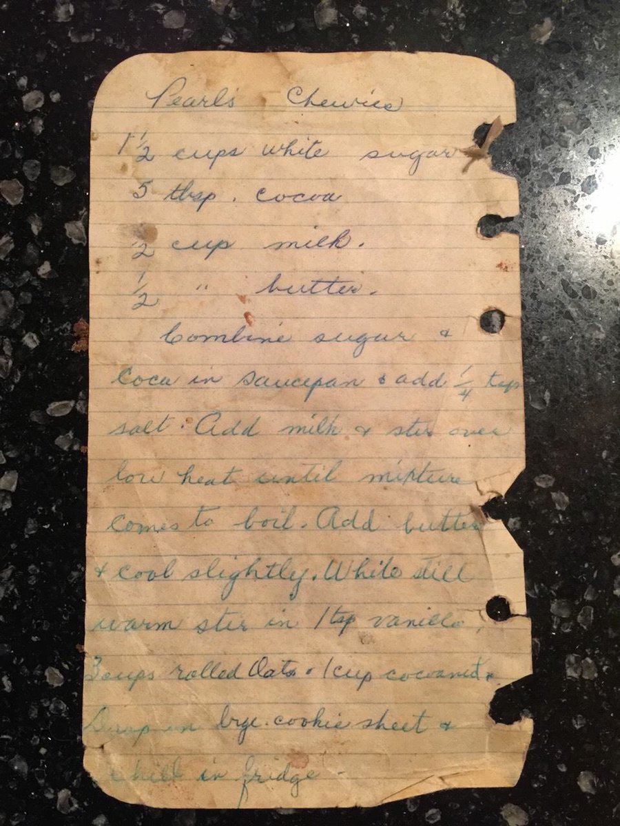CougarEdmonton's tweet photo. This is my  favorite Christmas recipe that was handed down from my Aunt Pearl. This recipe is written in my Mom's handwriting that she put in a little binder of recipes when I moved out. My mom is 98. Enjoy! Eileen https://t.co/EijVTSrZZy