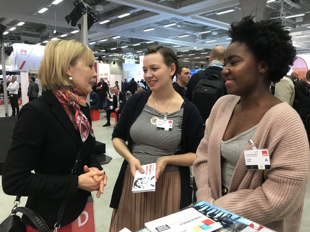 Läuft super bisher! Wir freuen uns sehr über das große Interesse an unseren Kampagnen "Was bewegt Dich?" &amp; "#karlasagt". Wenn auch ihr uns beim @droescherpreis besuchen möchtet, kommt gerne zum Stand C10! #spdbpt17 @stephanweil <a href="/DorisSchroederK/">Doris Schröder-Köpf</a>