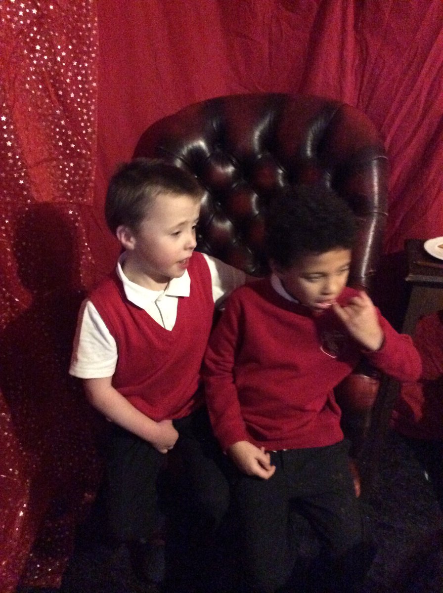 MrsChapmandps's tweet photo. Sneaking a wee look in Santa's house https://t.co/o8U87WMNJ6