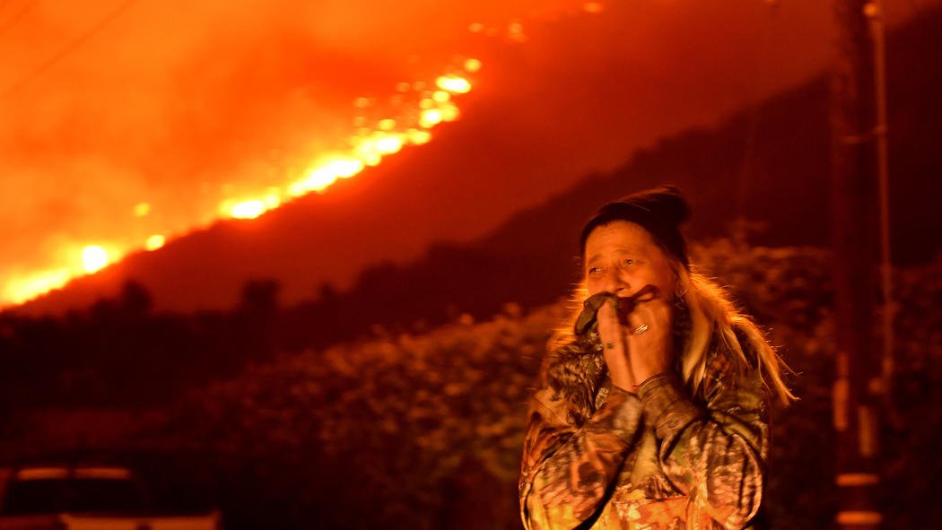 latimes's tweet photo. This is the destructive #ThomasFire today. It's now at 96,000 acres and counting as powerful winds return to Southern California https://t.co/aoaBApyzhy https://t.co/FHSTz9FIQW