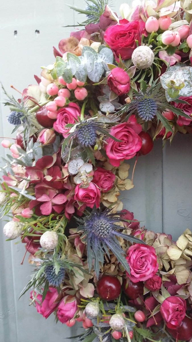 wildnchicflower's tweet photo. Busy whilst Storm Caroline rages - I've completed the wreath for my own door ready to welcome everyone to our Christmas  workshops this weekend.  Not too late to order if you'd like something fab-u-lous !  Call me on 07801 310808 https://t.co/H2zyGgqpHt