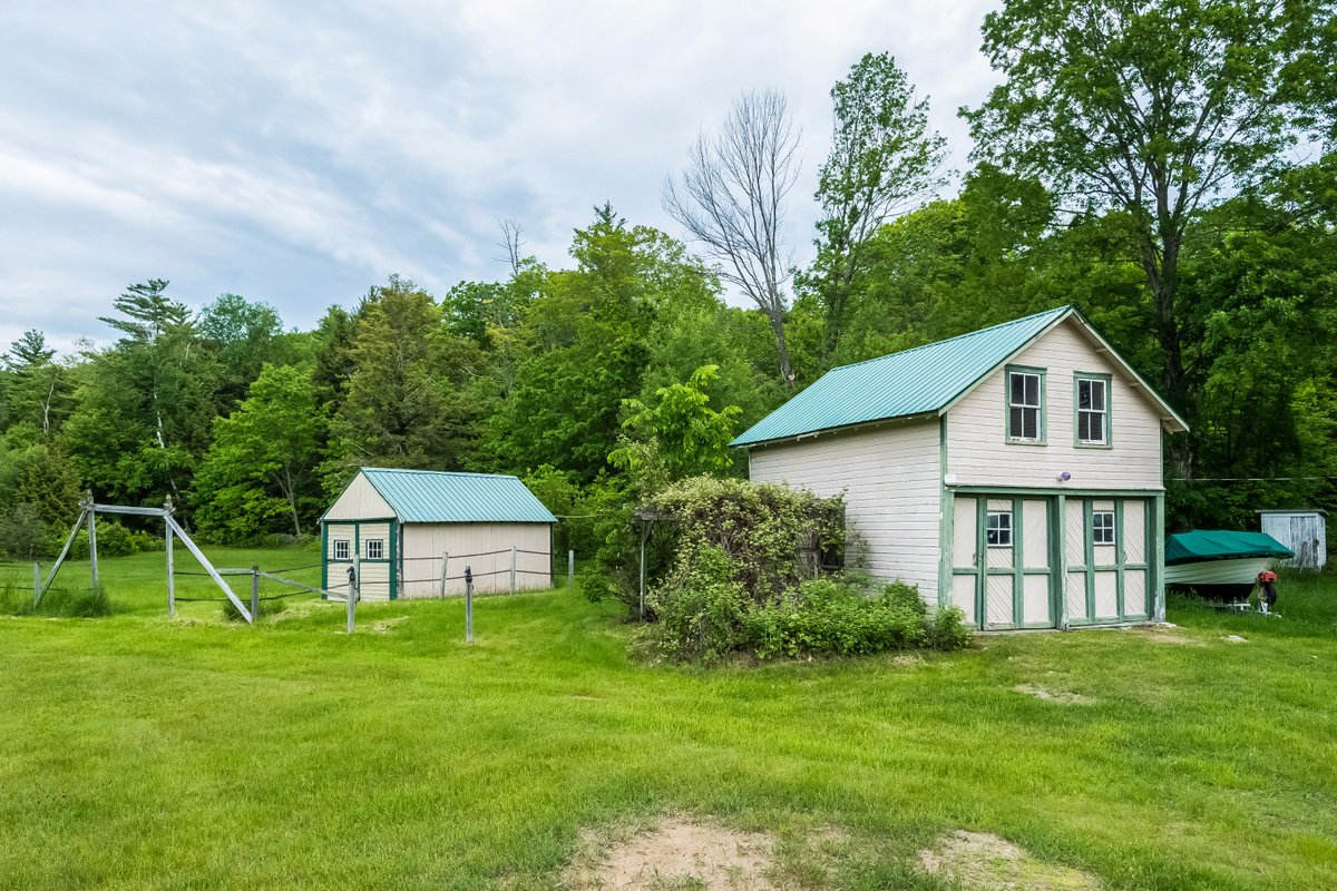 DowRealtyGroup's tweet photo. Great exposure for a business, bed &amp; breakfast, subdivision potential, or as a residential family home with a horse barn https://t.co/eLU5oX8ZtI

#homesforsale #MeredithNH #businesspotential #NHlistings #NHrealestate #dowrealtygroup #kwri #adamdow.com https://t.co/f4ERzMTH4x