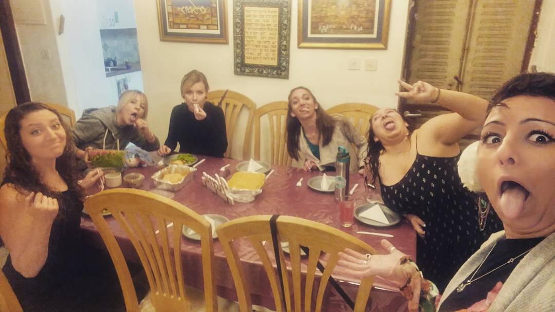 waymoreisrael's tweet image. Way More Israel!! Yummy dinner and super duper class by Rabbi Zeldman😜 #masaprogram #internshipsinisrael #israelexperience #jewishlearning