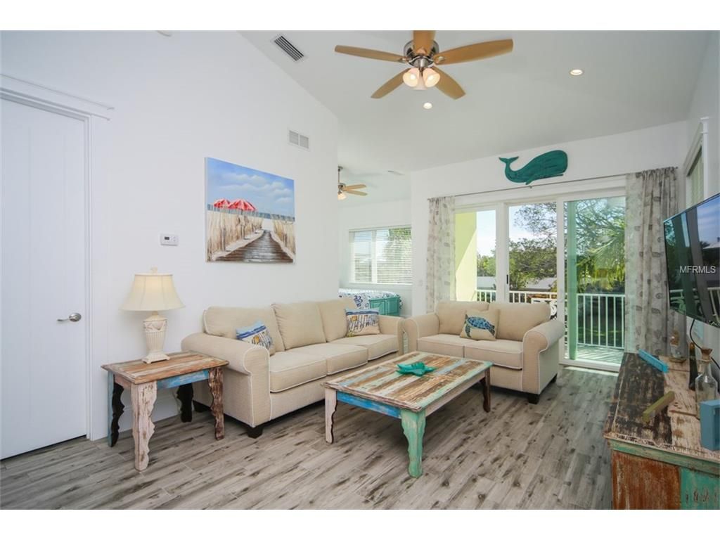 IslandReal's tweet image. 306 60th is a great new build Holmes Beach property! Just a short walk to the beach, this one might be your #DreamHome! Find out more now! buff.ly/2BTd2Yr #AnnaMariaIsland #RealEstate #FloridaHouseHunt