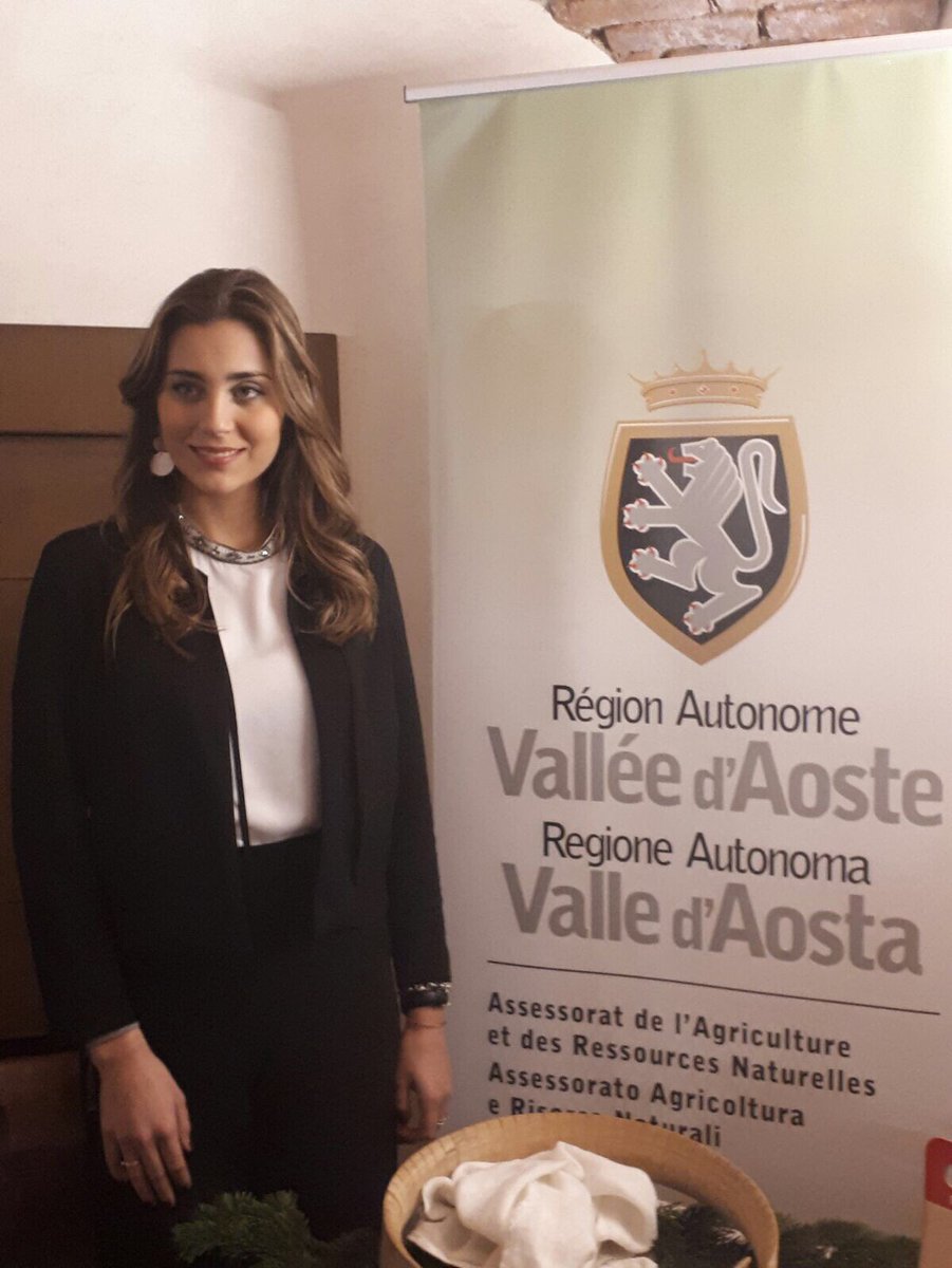 vdaufficiale's tweet photo. Per il #ConcorsoFontina la giuria di eccellenza e' al lavoro per selezionare il #modondor. In giuria anche Miss Italia 2016 Rachele Risaliti https://t.co/rSPQkJlXQz