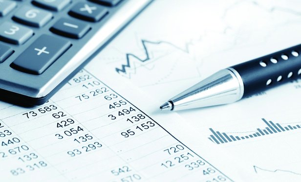 Reducing legal spend voted as top priority in 2017 for at least two-thirds of corporate #litigation chiefs. Will it continue as top concern for 2018 <a href="/CorpCounsel/">Corporate Counsel</a> bit.ly/2BxmksH