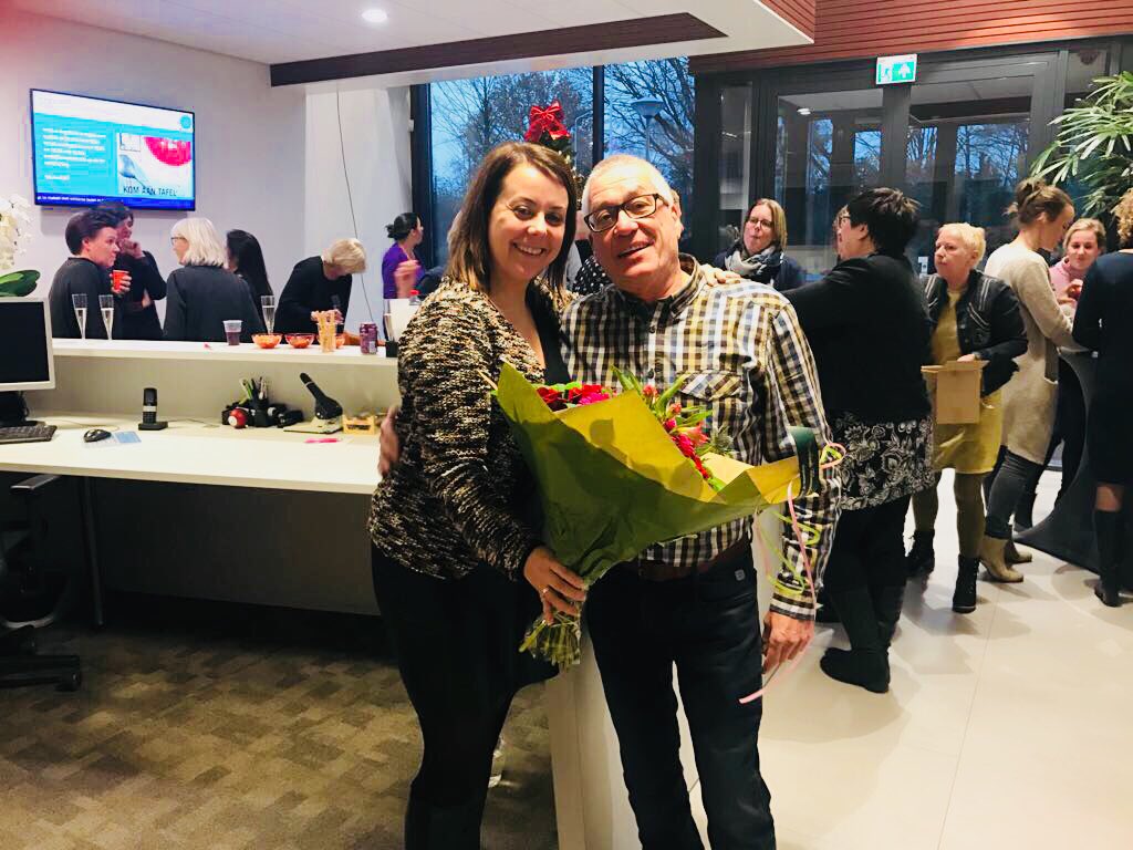 StrijpZ's tweet photo. Ook in Gebouw Strijp-Z worden de vrijwilligers vandaag in het zonnetje gezet! #vrijwilligersdag https://t.co/7zvfdGdchI