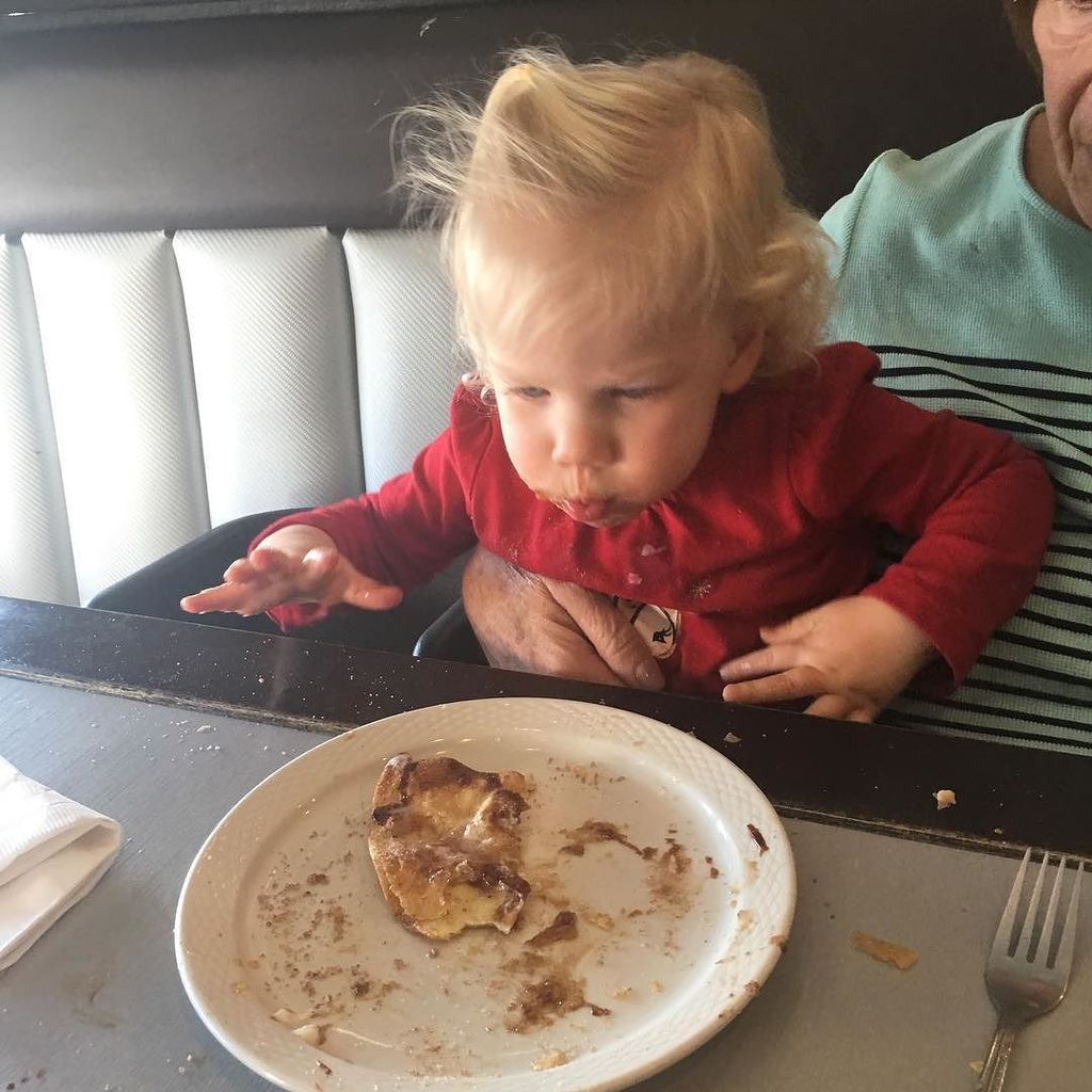 jrshannon77's tweet photo. #yum #toddlerlife #toddlersofinstagram #els2015 #sopapilla #mexicanfood https://t.co/wvktGU1tXd https://t.co/HVMx4JZLA8